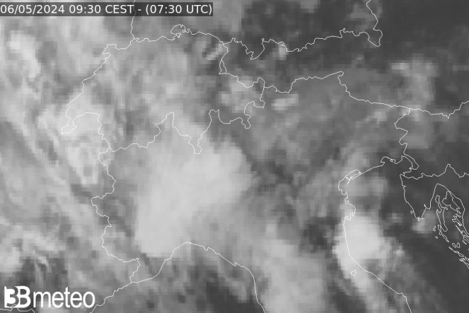 Weather situation in Italy (Infrared view satellite)